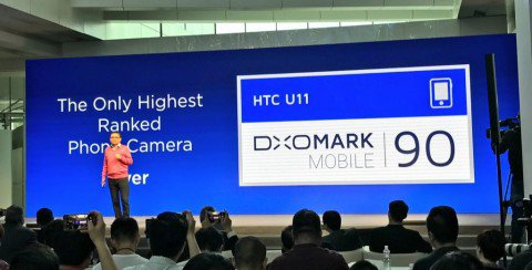 Компания HTC провела мировую презентацию нового флагманского смартфона U11.