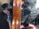 У середньому скрипка італійського майстра Антоніо Страдіварі коштує від одного до трьох мільйонів доларів