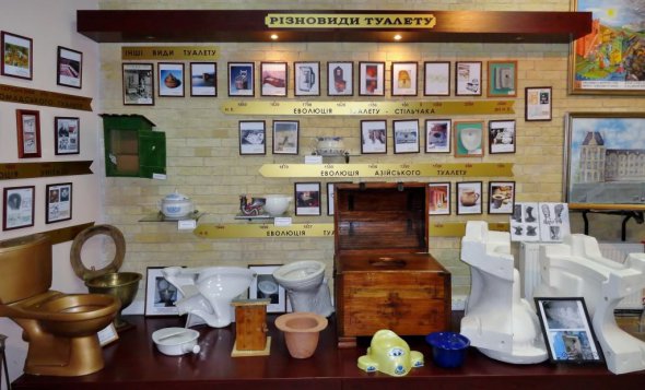 Колекція в музеї туалетів налічує понад 600 унікальних експонатів