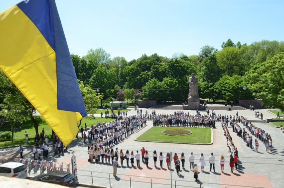 Во Львове состоялся флешмоб по случаю Всемирного дня вышиванки