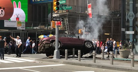На Таймс-Сквер автомобіль в'їхав у перехожих, багато поранених та один загиблий