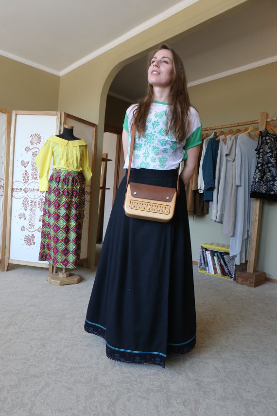 Деревянные сумки из Карпат продает бренд "Зерно"