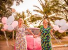 Сестри-близнючки відсвяткували 100 років епатажною фотосесією