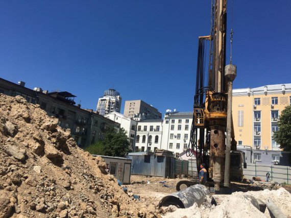 Вплотную к памятнику строят очередной многоэтажный «монстр»