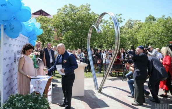 В Киеве начали регистрировать браки под открытым небом
