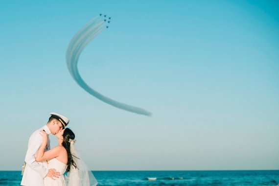 Самолеты ВМС США украсили свадебную фотосессию