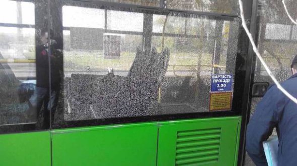 У Харкові обстріляли тролейбус