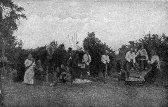 Копают могилу Тараса Шевченко на Чернечей горе в Каневе