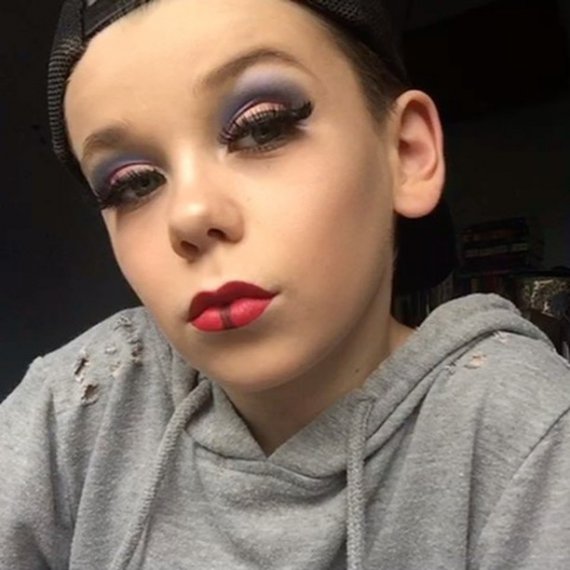 10-летний бьюти-блогер поразил мир своим макияжем