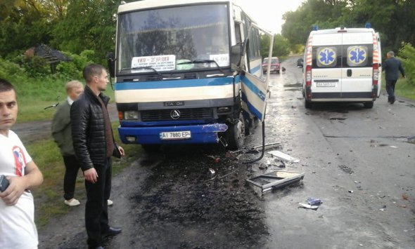 Водій автомобіля ВАЗ-2109 не впорався з керуванням