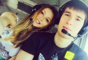 Анна Стрюкова, донька російської актриси Анастасії Заворотнюк, летить із латвійцем Мансуром Джаламбаєвим у вертольоті над американським Мангеттеном. Пара зустрічається два роки