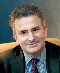 Ніколас ТЕНЦЕР, 56 років, політолог. Народився 25 лютого 1961-го в Парижі. Працював радником у Міністерстві економіки та фінансів, у Рахунковій палаті, очолював департамент стратегічного планування в уряді. Викладав у паризькому Інституті політичних досліджень та Національній школі адміністрації, університетах США, Канади, Південної Кореї. Очолював некомерційну організацію IDEFIE, яка аналізує міжнародну економіку й торгівлю. Був членом ради директорів і директором програм громадської організації ”Інститут Аспена”. Кавалер ордену Мистецтв і літератури, ордену Почесного легіону. Грає на фортепіано. Займається бігом. Відвідав понад 50 країн. Одружений. Виховує 16-річного сина