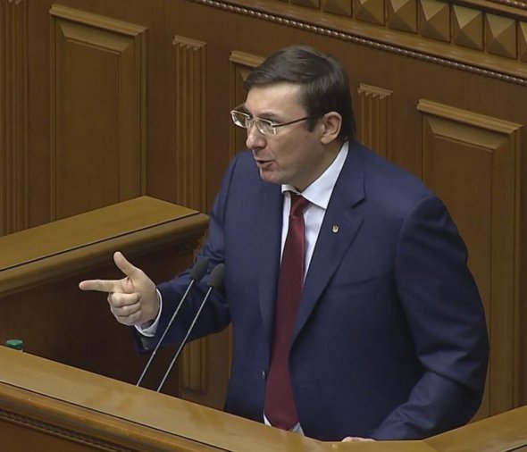 Генпрокурор Юрій Луценко звітує у Верховній Раді 24 травня: "Мені заважає відсутність юридичної освіти, це правда"