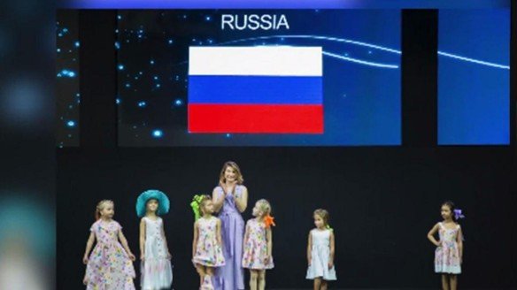 Український дизайнер представила колекцію під прапором Росії. 