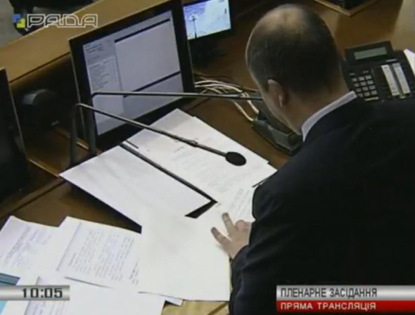 Председатель Верховной Рады Андрей Парубий 26 мая подписывает закон о 75% телеэфира на украинском языке