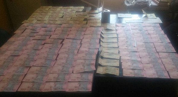 Руководитель сети аптек пытался дать 260 тысяч взятки работнику полиции