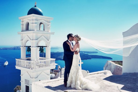 Отпраздновать свадьбу на острове Санторини