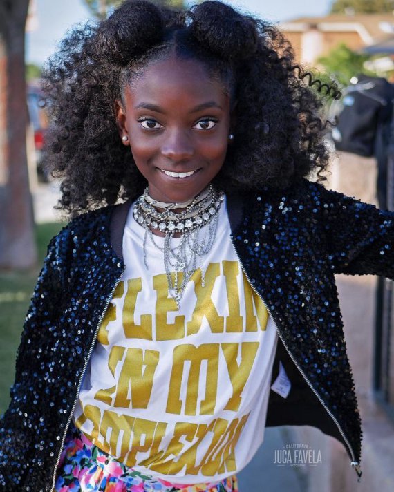 Девочка запустила коллекцию футболок в ответ на расизм