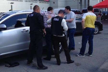 Винницкого патрульного поймали на взятке в 13 тыс. грн.