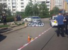 В Дарницком районе столицы неизвестный из автомобиля расстрелял мужчину. На вид погибшему 40-45 лет