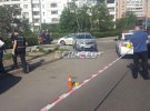 У Дарницькому районі столиці невідомий із автомобіля розстріляв чоловіка. На вигляд загиблому 40-45 років