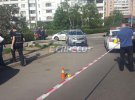 В Дарницком районе столицы неизвестный из автомобиля расстрелял мужчину. На вид погибшему 40-45 лет