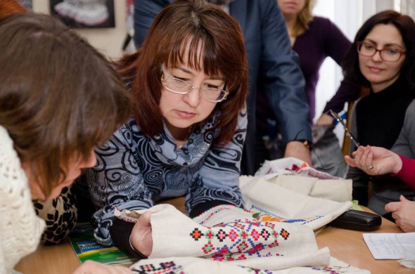  У 2014 році Інна Єрмакова відкрила разом із чоловіком у Вінниці студію традиційної народної вишивки "СвоєРідне"