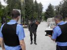 Полиция задержала вора, который воровал флаги с могил АТОшников
