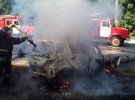 Легковой автомобиль Toyota врезался в столб и загорелся, водитель сгорел в авто