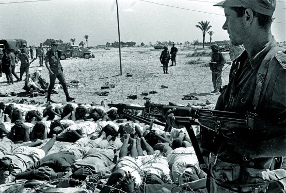 Єгипетські вояки, захоплені в полон ізраїльтянами під час шестиденної війни 1967 року