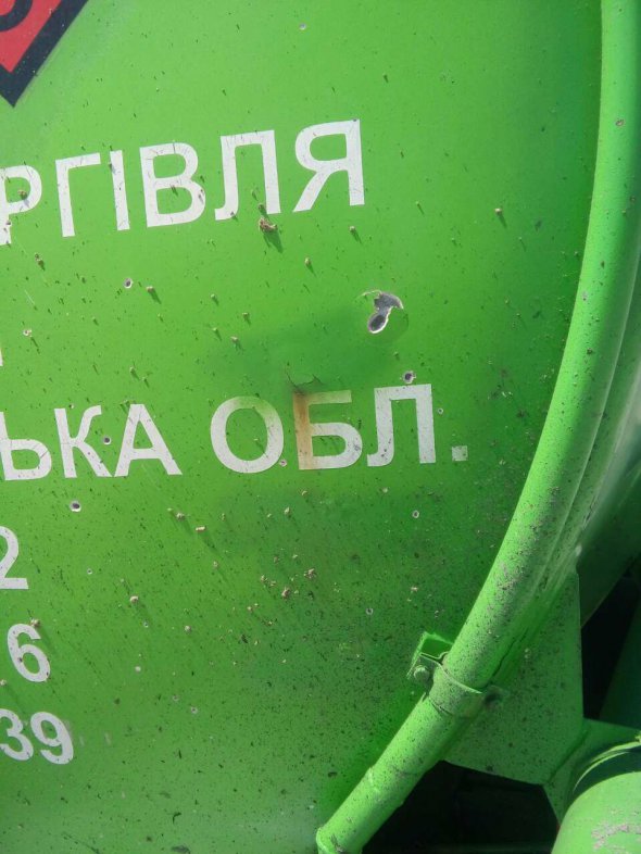 Ціллю зловмисників, які кидали гранати, були бочки з паливом