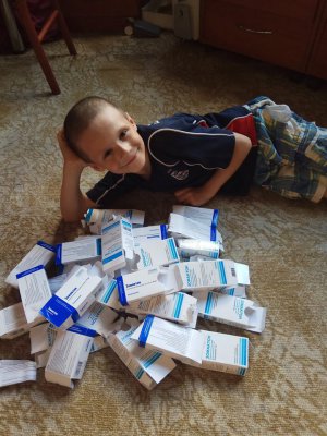 7-річному Олександру Смитюху з Києва постійно потрібні дорогі гормональні препарати