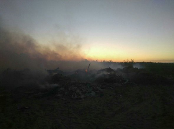 Недалеко от с. Рожны Броварского района горит несанкционированная свалка.