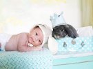 Фото милих немовлят і кроликів