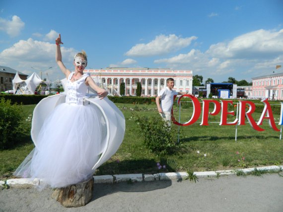 В городе Тульчин Винницкой области начался I Международный оперный фестиваль OPERAFEST Тульчин. Продлится 2 дня в легендарном дворце Потоцких