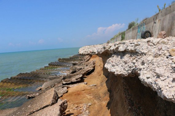 Набережная в селе Пещаное в Крыму полност разрушена