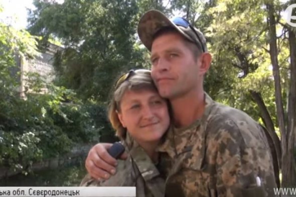 Медик Наталья Тимчук и главный сержант роты Виталий Михайлишин поженились в Северодонецке в сутки