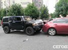 Hummer врезался в машины