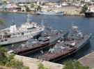 Деякі офіцери флоту під впливом Росії збунтувалася проти нової влади. 