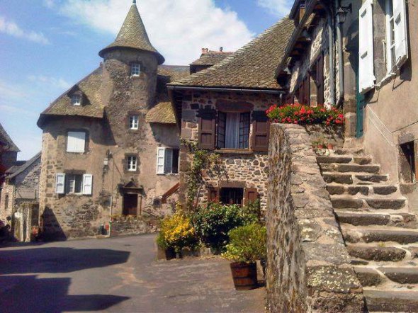 Типичное село Овернь в центральной Франции