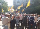 Близько сотні вкладників банку “Михайлівський” перекрили Інститутську та вимагають зустрічі із президентом