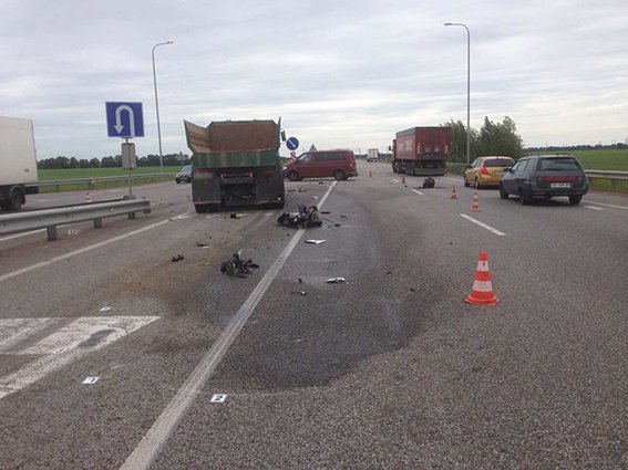 23-летний мотоциклист погиб, столкнувшись на трассе с грузовиком