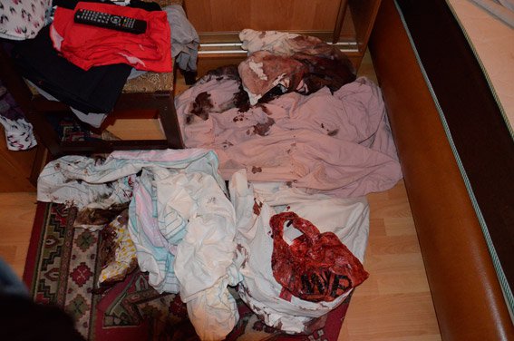 21-річний чоловік забив молотком матір, а тіло заховав у підвалі квартири. Убиту дружину знайшов чоловік, коли повернувся з відрядження