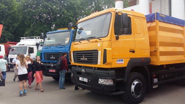 Білоруські виробники привезли на виставку багато новинко: самоскид-зерновоз МАЗ-6501 С9 з двигуном 420 к.с., автопотяг-зерновоз МАЗ-Колос з причепом кузовом Egritech, 10-тонний самоскид «Корнет» з 3-стороннім розвантаженням,