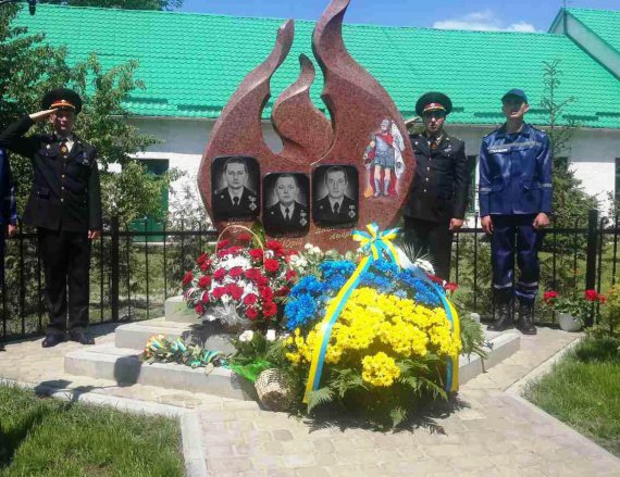 Відкрили пам'ятний знак пожежним-рятувальникам, загиблим 30 травня минулого року на території Грибовицького сміттєзвалища