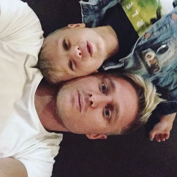 Cпокусливий татусь-акробат із Cirque du Soleil тренує 4-річного сина