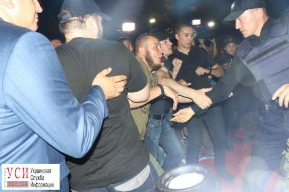 Активисты штурмуют ресторан в котором должна выступать Ирина Билык