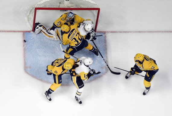 «Піттсбург» у 6-му фінальному матчі плей-оф НХЛ переміг в гостях «Нешвілл» 2:0 і виграв серію 4-2