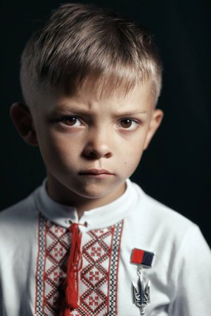 5-річний Тимофій втратив маму на війні два роки тому.  9 червня отримав мамин орден "Народний Герой України".