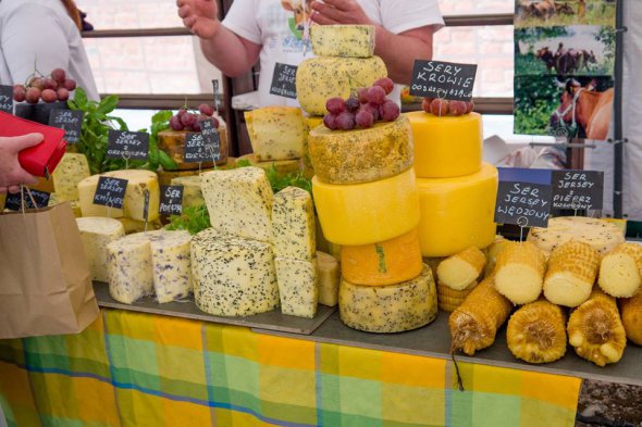 Ярмарка фермерских сыров в Лидзбарке Варминском